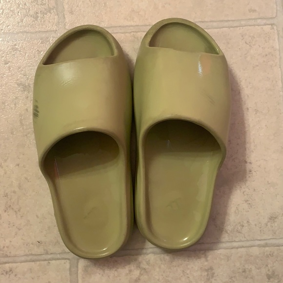 yeezy slides